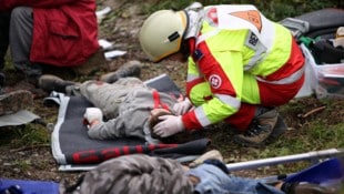 Bei einer Großübung werden dutzende Rettungskräfte trainiert und geschult – meistens in der ...