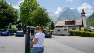 Seit kurzem sind die Parkplätze in der Pinzgauer Gemeinde Lofer kostenpflichtig.