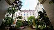 Dieser Hof sieht durchdesigned aus: So edel muss die Begrünung aber gar nicht ausfallen.