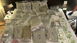 Nur ein Teil der sichergestellten Drogen. Insgesamt geht es um Hunderte Kilo Cannabis und ...