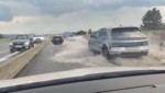 In nur wenigen Minuten verwandelte sich die A 2 in eine riesige Wasserpfütze. 