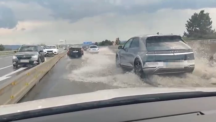 Ein heftiger Schauer sorgte Sonntagnachmittag für Chaos auf der A2.