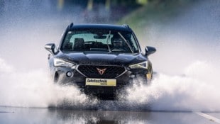 ÖAMTC-Profi Frisch rät, Notmanöver in Fahrtechnikzentren regelmäßig zu üben, um gerüstet zu ...
