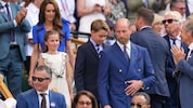 Prinz William betritt das Stadion mit Kate, George und Charlotte.
