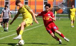 Simon Freund (li.) kehrt Siezenheim den Rücken.