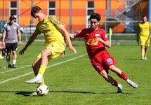 Simon Freund (li.) kehrt Siezenheim den Rücken.