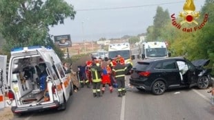 Das Auto mit den jungen Männern war ins Schleudern und auf die Gegenfahrbahn geraten, wo es mit ...