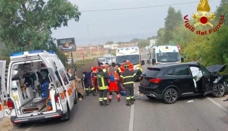 Das Auto mit den jungen Männern war ins Schleudern und auf die Gegenfahrbahn geraten, wo es mit ...