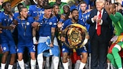 US-Präsident Donald Trump übergab den Engländern die Trophäe.