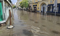 Unwetter und starke Niederschläge haben am Sonntag den Raum Wiener Neustadt getroffen.