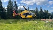 Mit dem Notarzthubschrauber Heli 4 wurde der Jugendliche ins Krankenhaus geflogen.