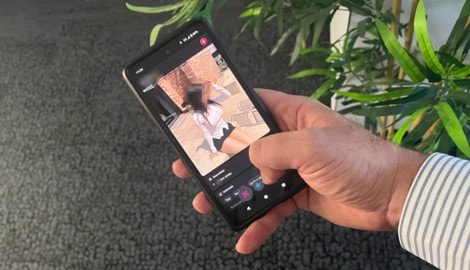 Auf der Dating-App Tinder tummeln sich nicht nur einsame Seelen, sondern auch einige Betrüger.