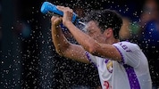 Al Ains Park Yong-woo muss sich bei der Klub-Weltmeisterschaft während des Spiels gegen Wydad AC ...