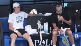 Jannik Sinner (links) mit seinem Trainer Darren Cahill