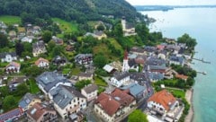 Rudi Hemetsberger ist Bürgermeister von Attersee sowie Abgeordneter der Grünen. Er will von ...