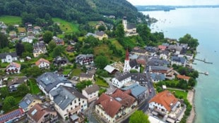 Rudi Hemetsberger ist Bürgermeister von Attersee sowie Abgeordneter der Grünen. Er will von ...