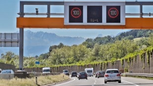 Auf dem Großteil des Tiroler Autobahnnetzes herrscht der „IG-L“-Hunderter.