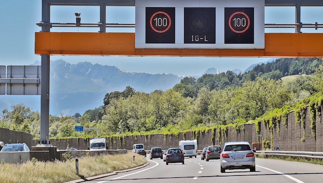 Auf dem Großteil des Tiroler Autobahnnetzes herrscht der „IG-L“-Hunderter.