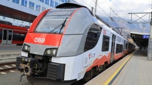 In einer S-Bahn (Archivbild) zwischen Innsbruck-Hauptbahnhof und Telfs kam es zu der sexuellen ...