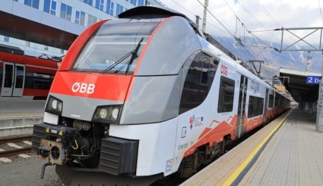 In einer S-Bahn (Archivbild) zwischen Innsbruck-Hauptbahnhof und Telfs kam es zu der sexuellen ...