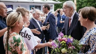 Beliebt bei den Vorarlbergern: Bundespräsident Alexander Van der Bellen und seine Frau Doris ...