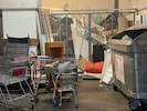 Beschmierte Mauern, Hundekot auf Spielgeräten, zugemüllte Räume und physische Attacken stehen ...