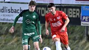 Luca Morgenstern (li.) steht bei Ralf Rangnick am Zettel.
