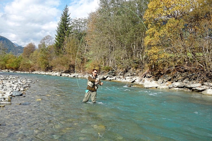 Thommy beim Fliegenfischen – seiner Leidenschaft