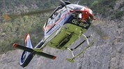 Die Leiche des Mannes wurde mit dem Polizeihubschrauber (Archivbild) geborgen.