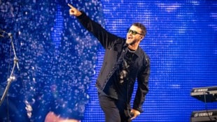 Justin Timberlake zeigt dorthin, wo es bei seiner Wien-Show leider nicht durchgehend hinging: ...