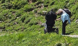 Auf einer Alm in Fiss kam es zu dem schrecklichen Unfall (Symbolbild).