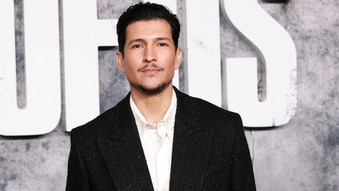 „Avengers“-Star Danny Ramirez soll Jessica Alba den Kopf verdreht haben.