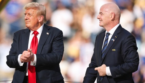 US-Präsident Donald Trump und FIFA-Präsident Gianni Infantino (rechts) bei der Siegerehrung. 
