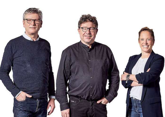 Burkhard Walla (MItte) mit Hermann Blaßnig (Kurienobmann der angestellten Ärzte) und Alexandra ...