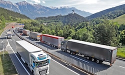 Millionen von Lkw donnern Jahr für Jahr über den Brenner.