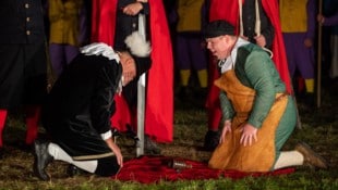Bauern mussten unter einer Linde um ihr Leben würfeln – es gab Gewinner und Verlierer.