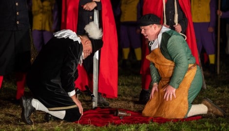 Bauern mussten unter einer Linde um ihr Leben würfeln – es gab Gewinner und Verlierer.