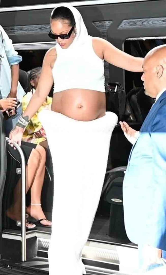 Der Babybauch-Look der Sängerin war ein wahrer Hingucker.