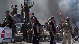 Syrische Regierungstruppen sind nach tödlichen Auseinandersetzungen in den Süden des Landes ...