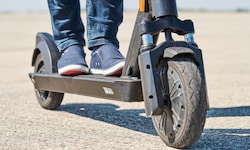 Die Gefahr der E-Scooter wird oft unterschätzt.