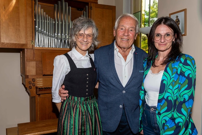 Freude über das gelungene Gemeinschaftswerk: Renate Mörth, Fritz Mulzet und Pflegedirektorin ...