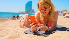 Immer mehr Frauen reisen alleine. Damit das sicher verläuft, ist eine gute Vorbereitung wichtig.