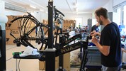 Jedes Bike wird von einem Mechaniker in Handarbeit zusammengebaut.