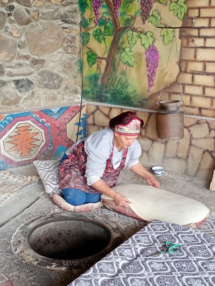 Die Art, das traditionelle Brot Lavash zu backen, gehört in Armenien seit 2014 zum immateriellen ...