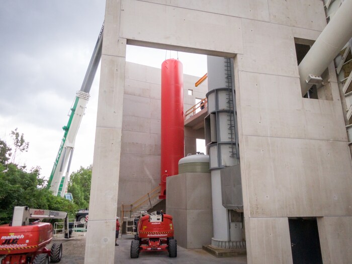 Der neue Fernwärmepufferspeicher soll zukünftig Lastspitzen im Naturwärmenetz ausgleichen.