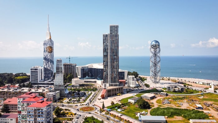Batumi liegt am Schwarzen Meer und gilt als „Nizza des Kaukasus“.