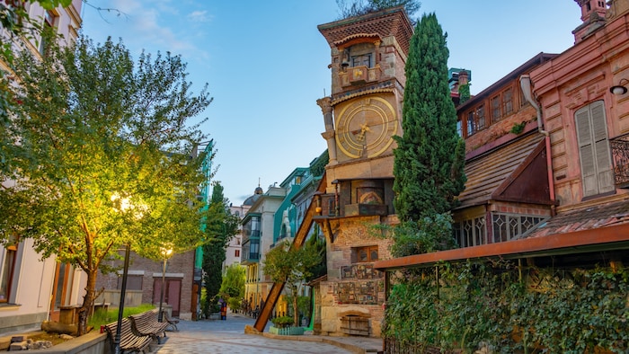 Beliebtes Fotomotiv: der Uhrturm in Tiflis