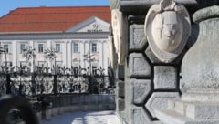 Im Rathaus wurde am Dienstag ab 14 Uhr diskutiert, kurz vor Mitternacht war noch keine ...