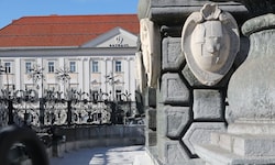 Im Rathaus wurde am Dienstag ab 14 Uhr diskutiert, kurz vor Mitternacht war noch keine ...