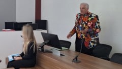 Die Fahrerin des Wagens und Anwalt Michael Dohr mussten beim Prozess in Eisenstadt auf die ...